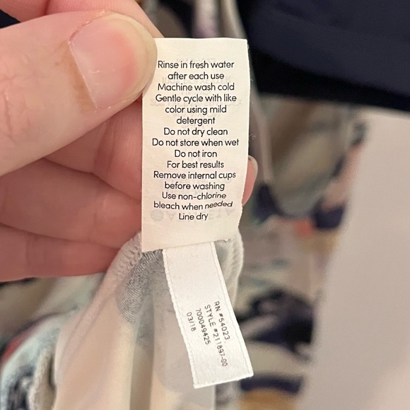 Athleta Vivid Side Tie Tankini Top Swimsuit Bathing Suit Size Medium 211897 - Picture 11 of 11